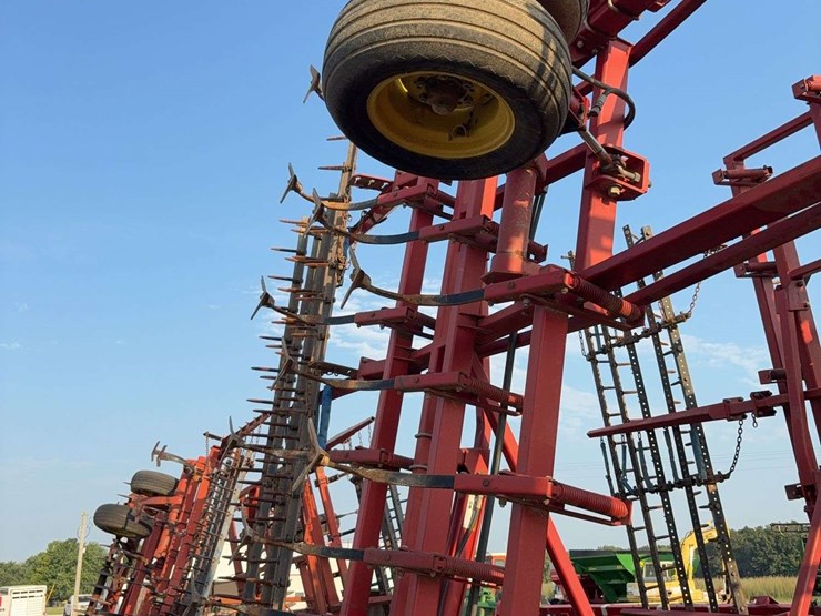 sunflower-6432-36ft-finishing-tool,-beater-bar,-5-bar-harrow,-used-this-spring-image-8