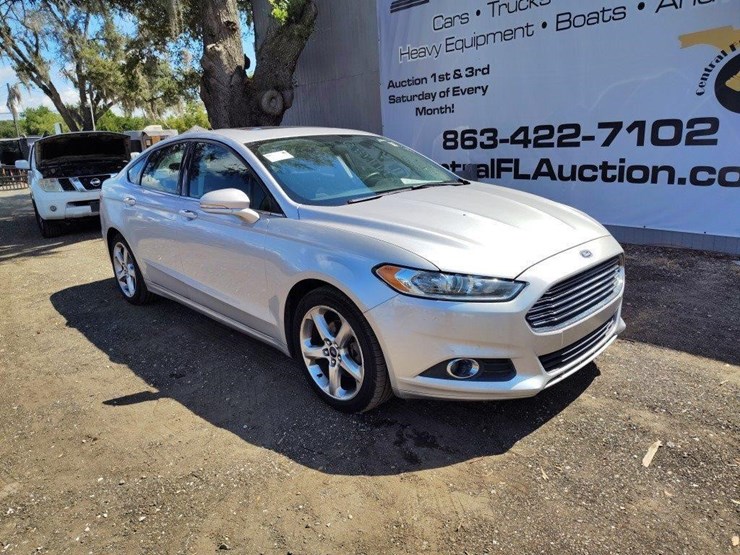 2015-ford-fusion-runs/moves-se-image-2