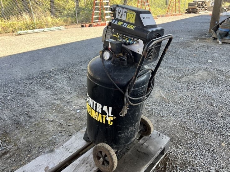central-pneumatic-61454-air-compressor-image-2