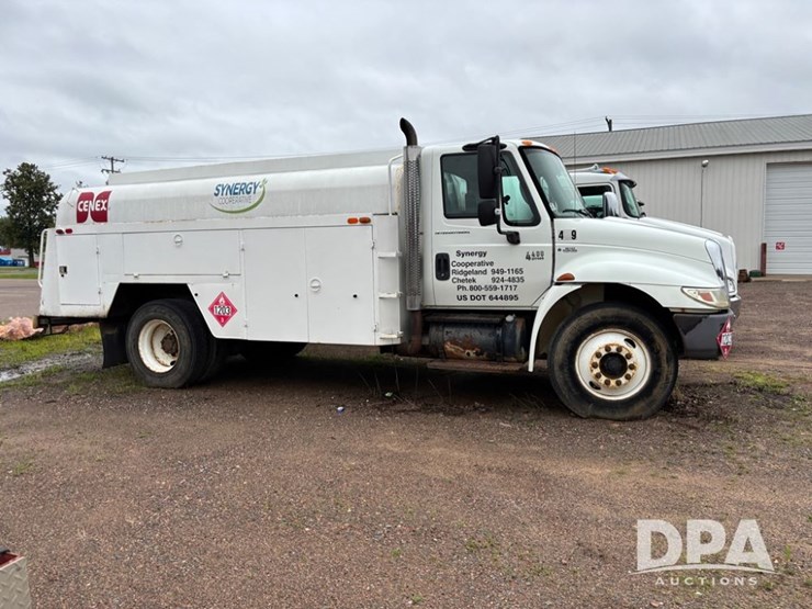 2002-international-durastar-4400-image-2