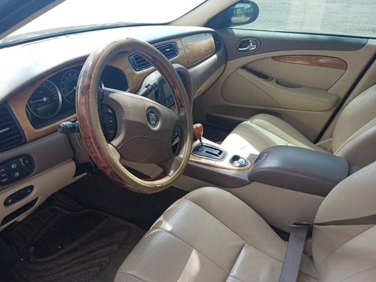 2006-jaguar-s-type-runs/moves-3.0-image-4