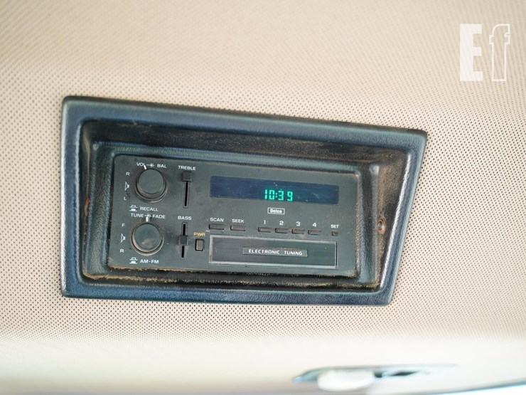 1990-john-deere-8760-image-39