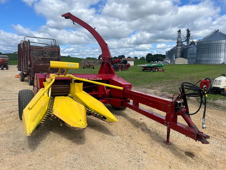 new-holland-900-image-1