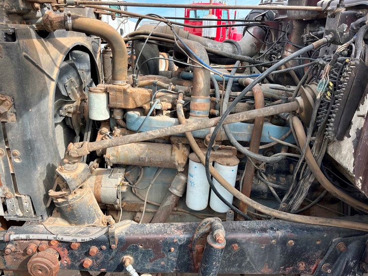 1982-mack-rd685s-image-13