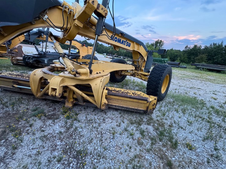 2012-komatsu-gd655-5-image-4