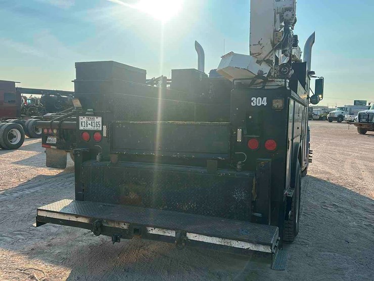 2002-freightliner-fl60-image-3