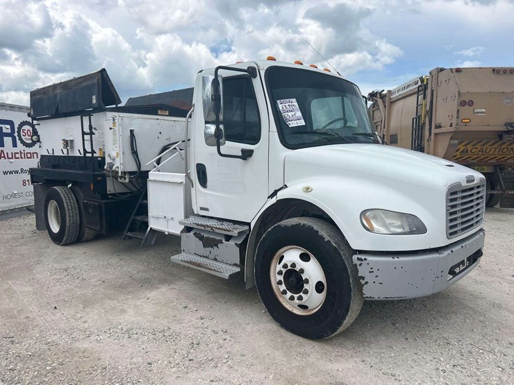 2012-freightliner-m2-106-asphalt-pothole-patcher-truck-image-2
