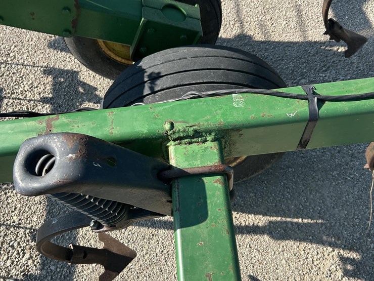 2004-john-deere-2210-image-35