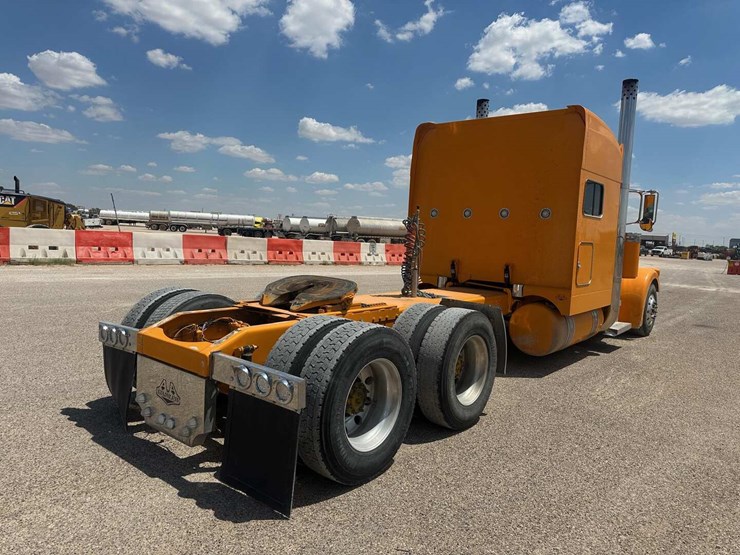 2011-peterbilt-389-image-2