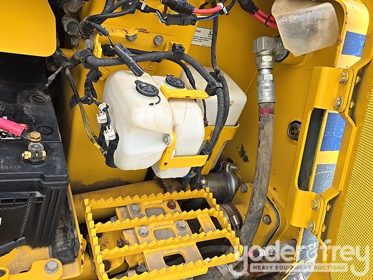 2020-komatsu-d61px-24-image-45