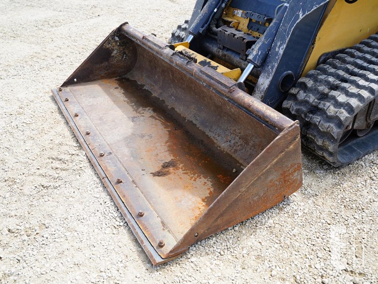 2015-deere-333e-image-11