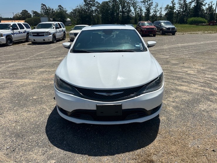 #23052-•-2015-chrysler-200s-image-6