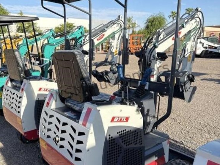 battler-et12m-mini-excavator-image-4