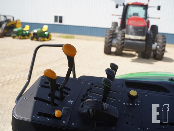 2013-john-deere-6125m-image-18