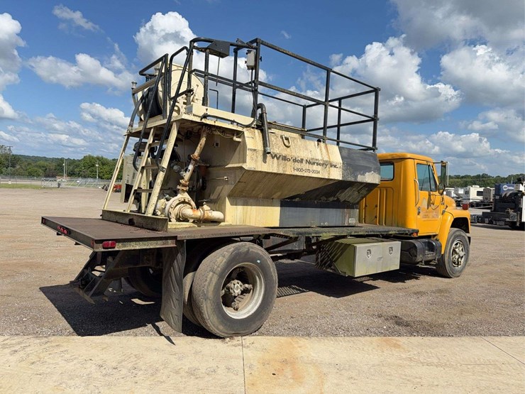 1986-international-1954-hydroseeder-image-3