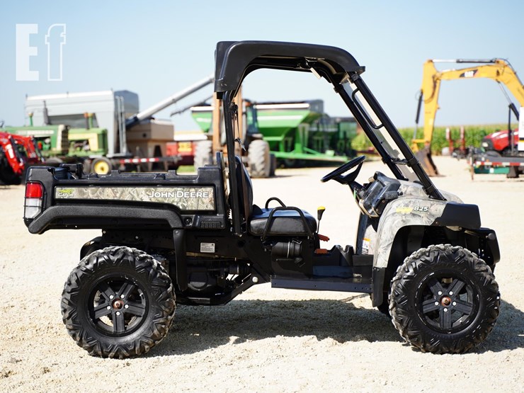 2017-john-deere-gator-xuv-825i-image-4