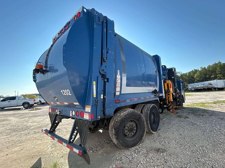garbage-truck-image-3