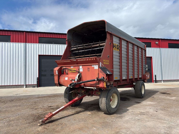 h&s-hd-twin-auger-18'-forage-wagon-image-1