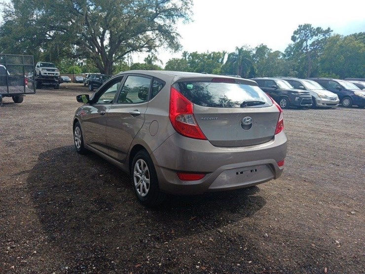 2014-hyundai-accent-runs/moves-gs-image-7