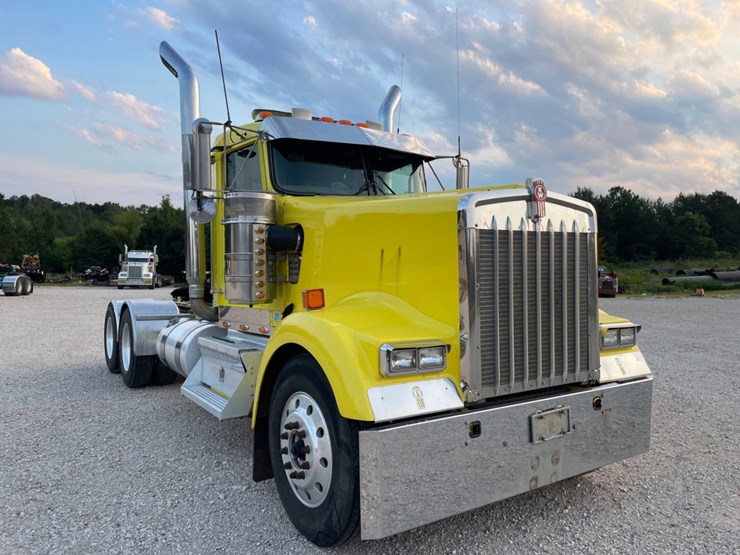 2007-kenworth-w900l-image-3