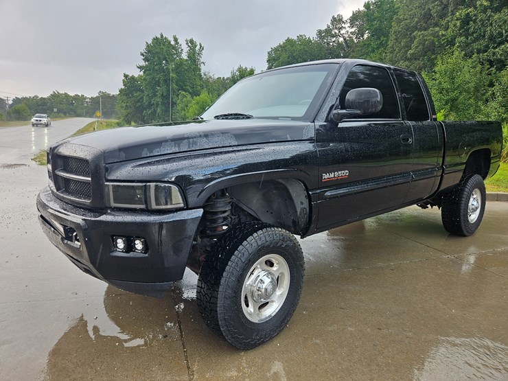#18968-•-2002-dodge-ram-2500-pickup-truck-image-2