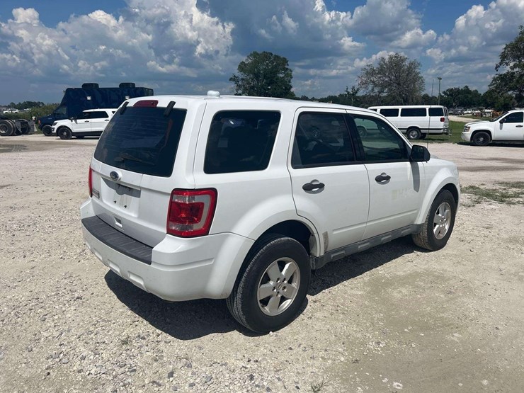 2012-ford-escape-xls-image-3