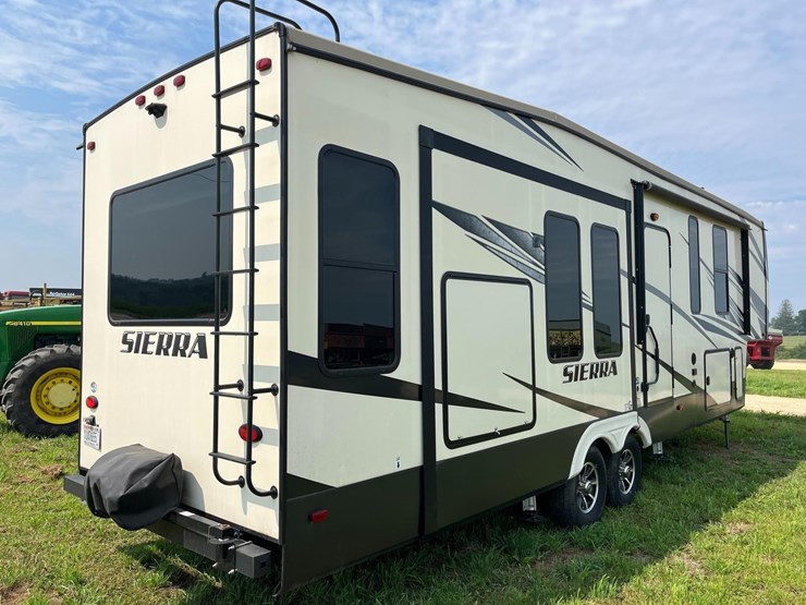 sierra-5th-wheel-camper-image-6