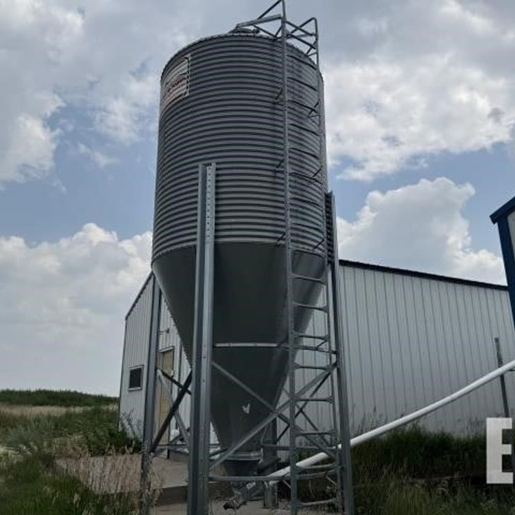FARMER BOY AG SYSTEM HOPPER BIN (1) 31