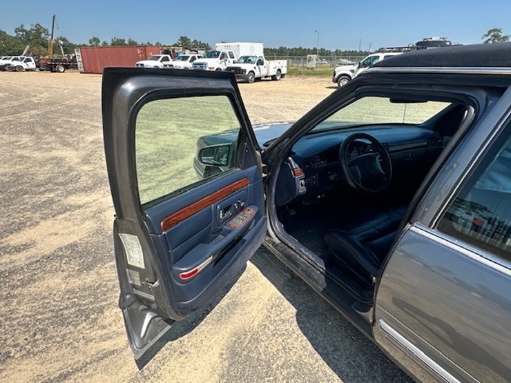 #22948-•-1997-cadillac-victoria-hearse-image-38
