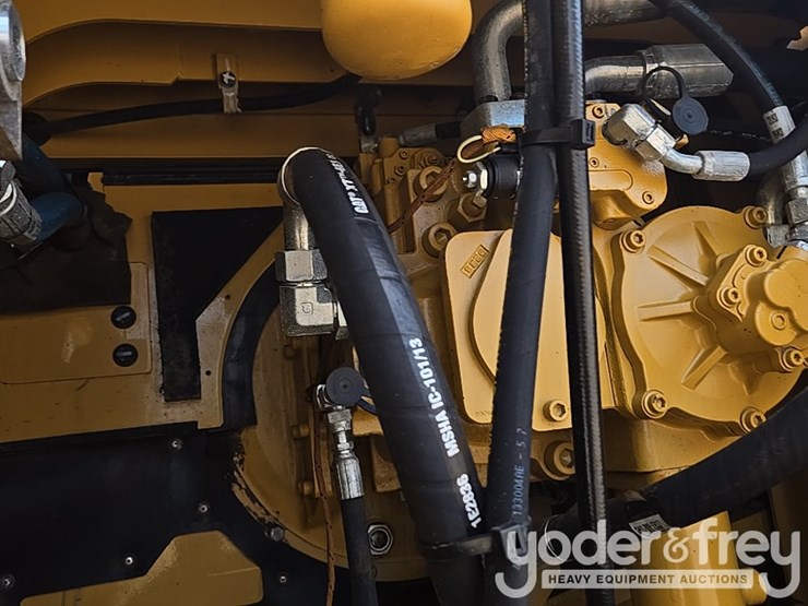 2021-caterpillar-349-image-58