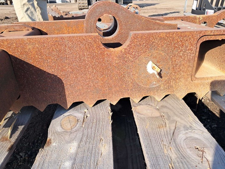 hydraulic-excavator-thumb-image-4