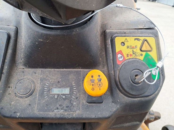 cub-cadet-lawn-tractor-image-10
