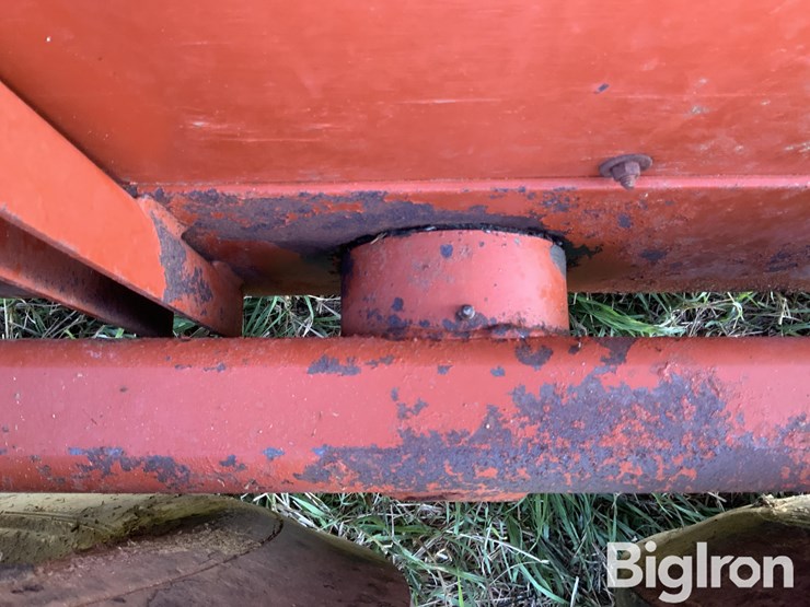 hesston-s370-image-16