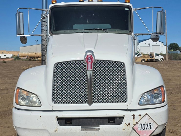 2012-kenworth-t370-image-2