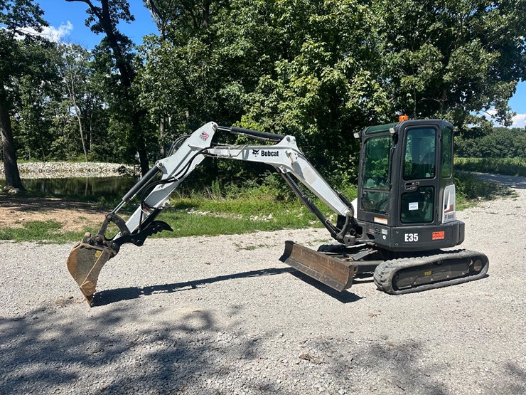 2012-bobcat-e35-image-95