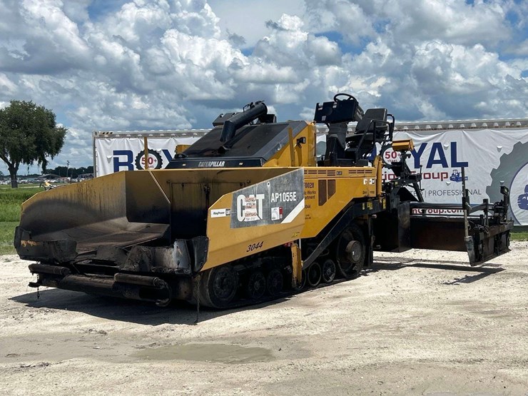 2012-caterpillar-at1055e-track-asphalt-paver-image-1