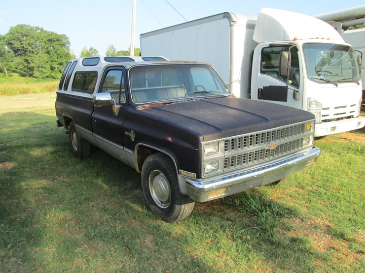#19-•-#26805-•-1982-chevrolet-scottsdale-pickup-1gcgc24m5cj147797-image-2