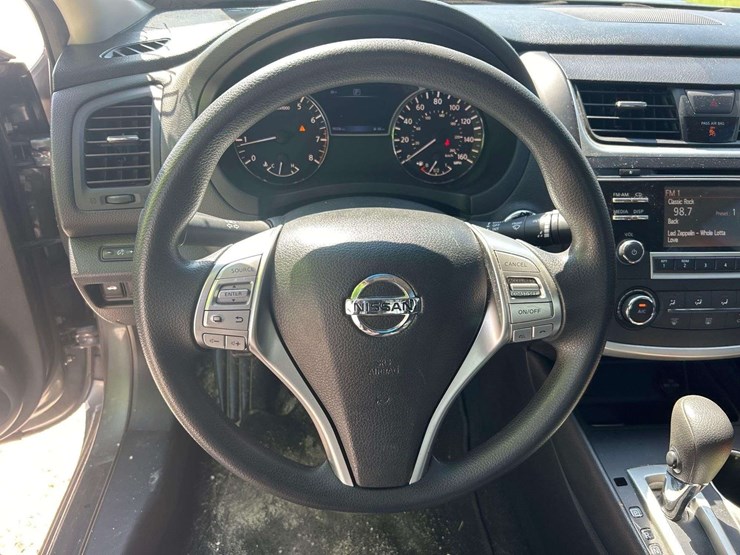2016-nissan-altima-2.5-sedan-image-11