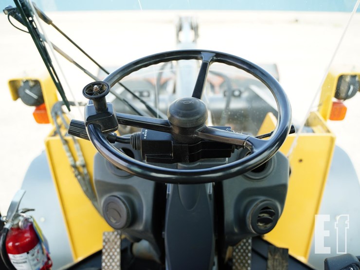 2015-deere-544k-image-39