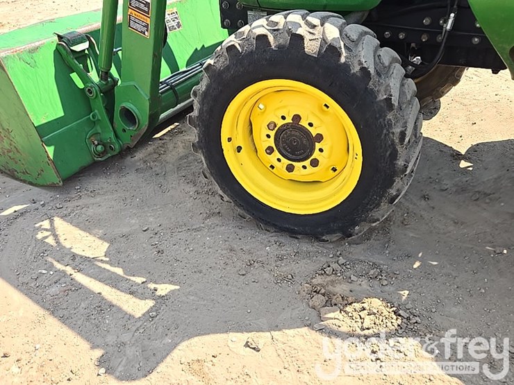 2009-john-deere-3038e-image-15