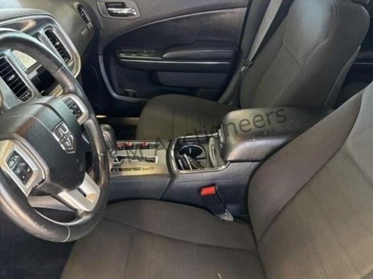 2013-dodge-charger-se-sdn-image-18
