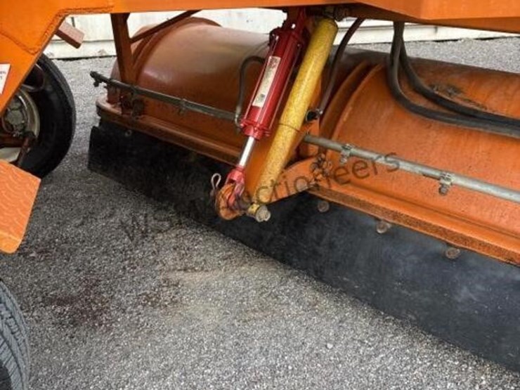 broce-crt350-sweeper-image-24