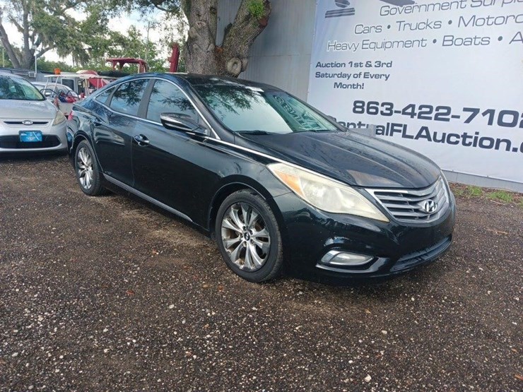 2013-hyundai-azera-runs/moves-base-image-2