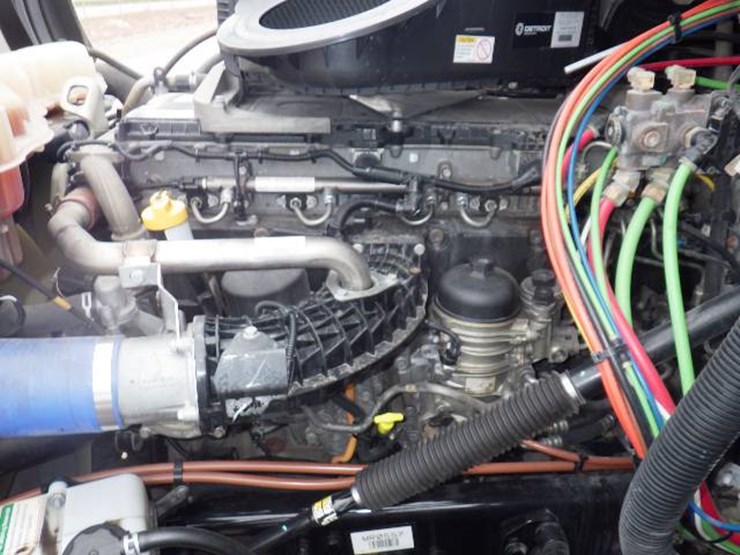 2021-freightliner-cascadia-126-image-14