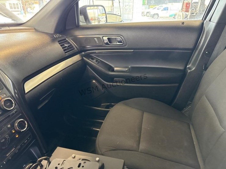 2017-ford-explorer-image-19