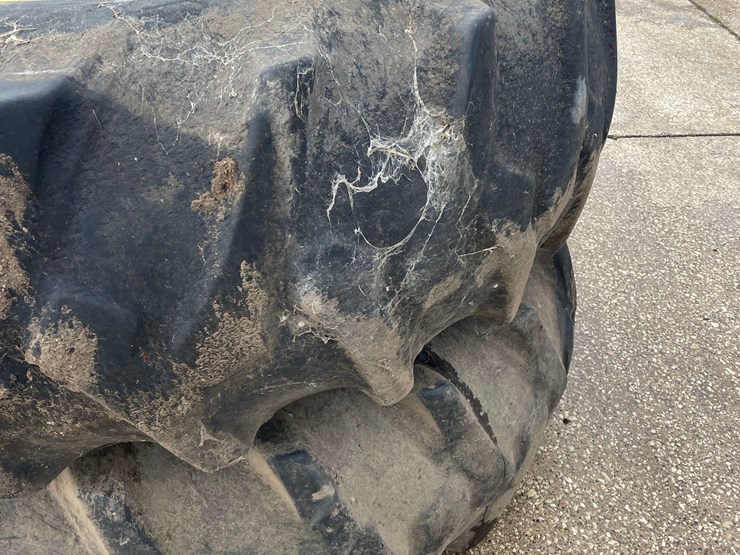 2-20.8-38-tractor-tires-image-4