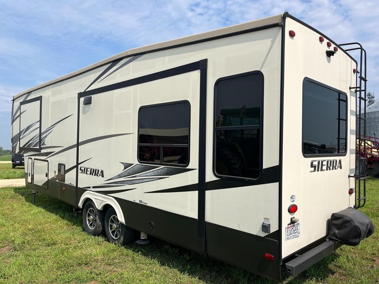 sierra-5th-wheel-camper-image-4