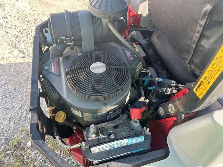 2006-husqvarna-yth2148b-riding-mower-image-6