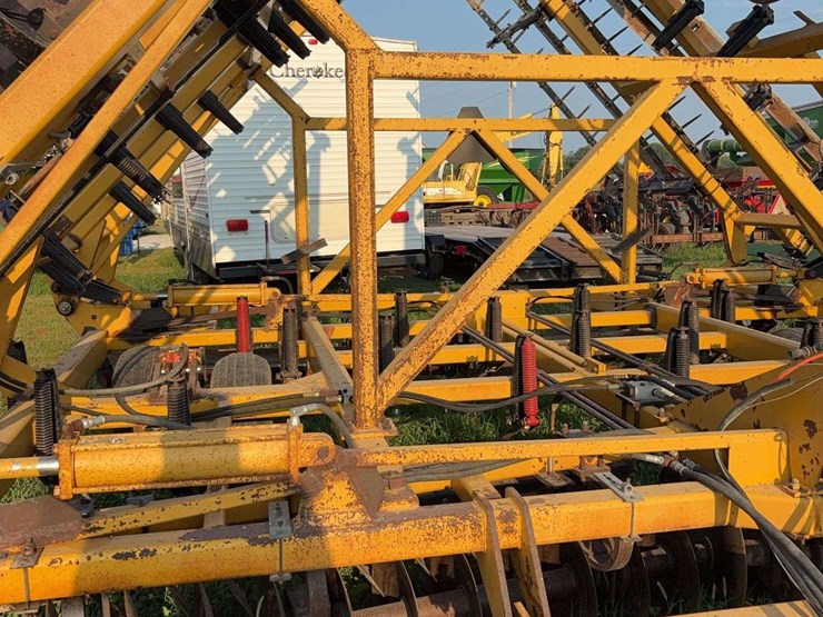 landoll-tilloll-876,-35ft,-3-bar-harrow-with-beater,-walking-tandem,-updated-reel-savers-image-4