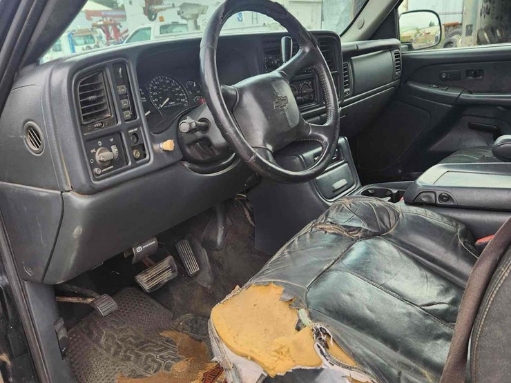 2002-chevy-2500-hd-pickup-truck-image-10
